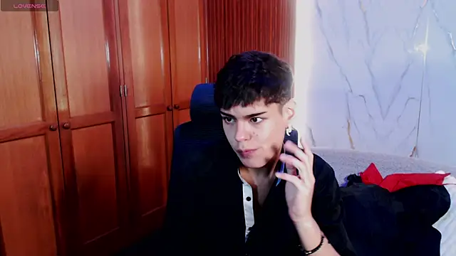 Snapshot of kevienmiet chatting on October 2025 01:23:02 PM kevienmiet online show from October 2025 01:23:02 PM