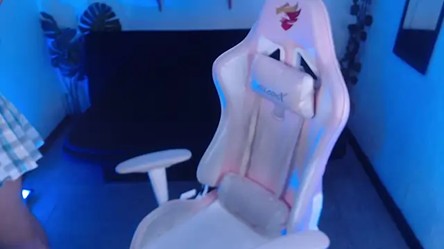 Snapshot of Lexy_Storm_18 chatting on January 2026 12:44:02 PM Lexy Storm 18 online show from January 2026 12:44:02 PM