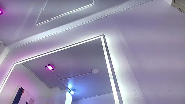 Gabriela milani online show from November 2025 07:13:01 PM