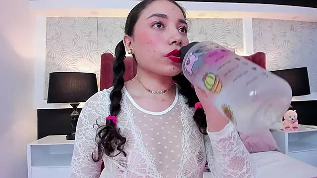 IvonnyCooper online show from October 2025 12:54:01 AM