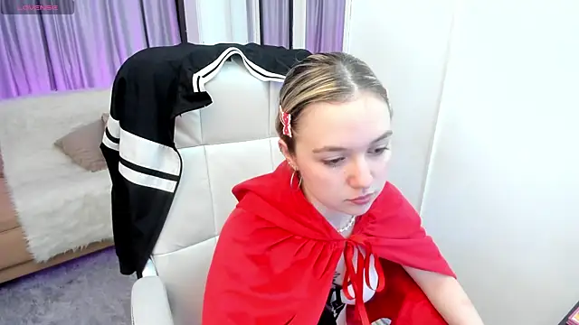 Snapshot of Lucia_Copper chatting on October 2025 12:06:01 PM Lucia Copper online show from October 2025 12:06:01 PM