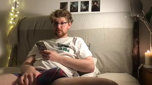 Angus80085 online show from November 2025 09:36:02 PM