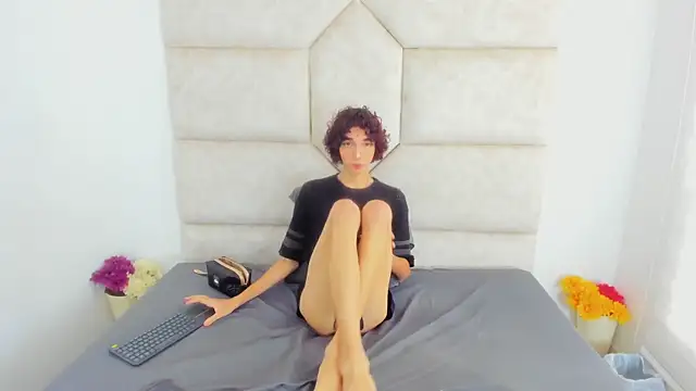 Scaarlett 22  online show from November 2025 05:55:02 PM