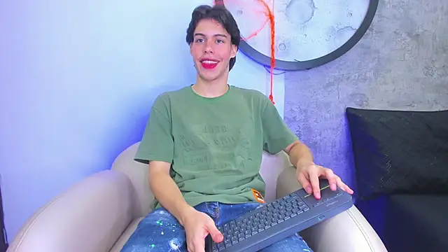 Lucian grey online show from October 2025 04:05:02 AM