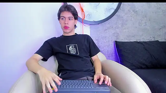 Lucian grey online show from October 2025 04:04:02 AM