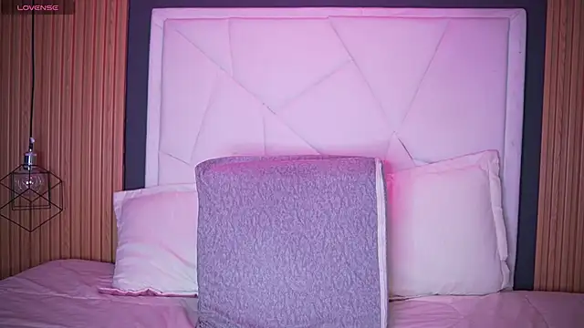 Emily Roberts9 online show from April 2026 11:44:02 AM