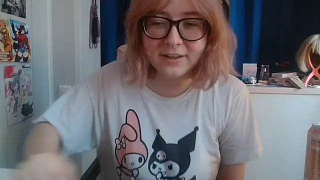 Snapshot of LolaWEI chatting on November 2025 09:31:01 AM LolaWEI online show from November 2025 09:31:01 AM