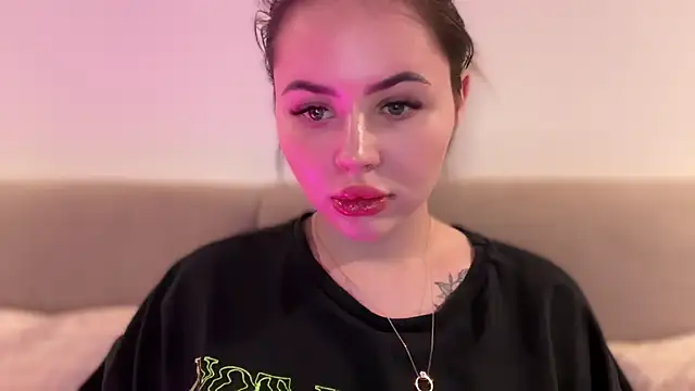 AlmaryKim online show from November 2025 08:33:02 PM