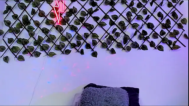 Snapshot of Shinny_Crystal chatting on October 2025 01:25:01 PM Shinny Crystal online show from October 2025 01:25:01 PM