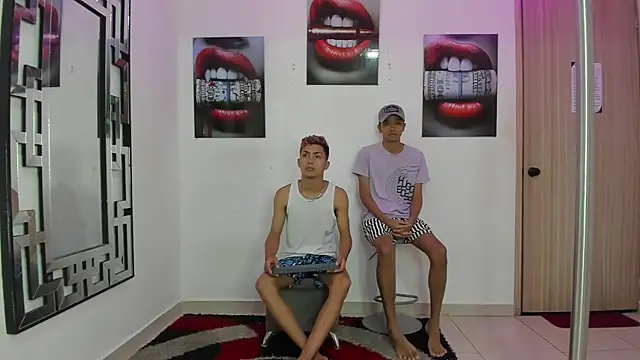 Snapshot of VERY_HOT_GUYS chatting on December 2025 01:27:01 PM VERY HOT GUYS online show from December 2025 01:27:01 PM