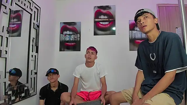 Snapshot of VERY_HOT_GUYS chatting on December 2025 01:09:02 PM VERY HOT GUYS online show from December 2025 01:09:02 PM