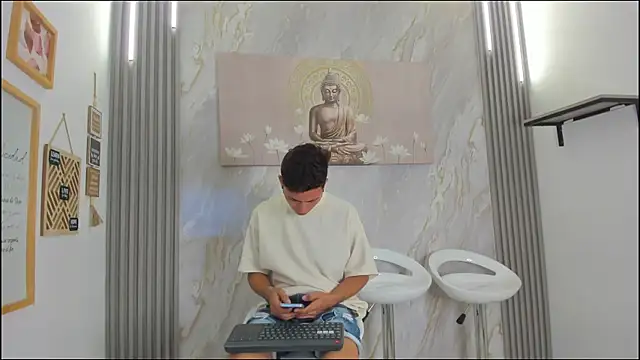 Snapshot of VERY_HOT_GUYS chatting on December 2025 07:27:02 AM VERY HOT GUYS online show from December 2025 07:27:02 AM