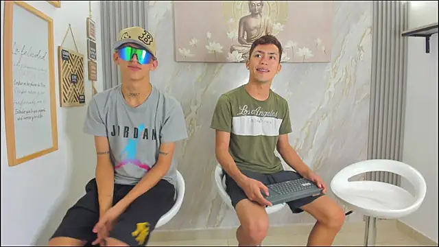 Snapshot of VERY_HOT_GUYS chatting on January 2026 01:15:02 PM VERY HOT GUYS online show from January 2026 01:15:02 PM