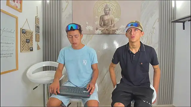 Snapshot of VERY_HOT_GUYS chatting on January 2026 01:13:02 PM VERY HOT GUYS online show from January 2026 01:13:02 PM