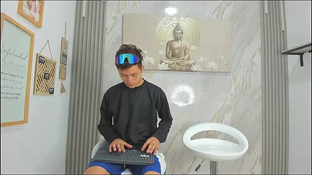 Snapshot of VERY_HOT_GUYS chatting on January 2026 01:24:02 PM VERY HOT GUYS online show from January 2026 01:24:02 PM