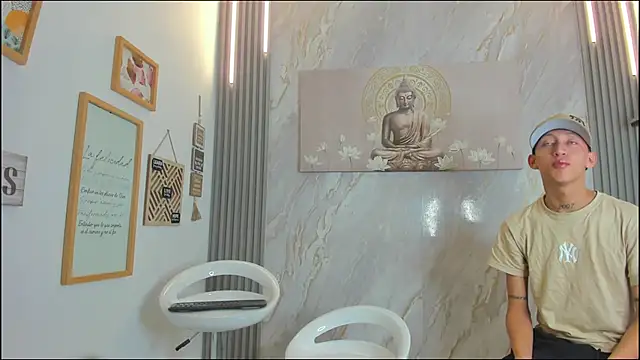 Snapshot of VERY_HOT_GUYS chatting on January 2026 01:17:02 PM VERY HOT GUYS online show from January 2026 01:17:02 PM