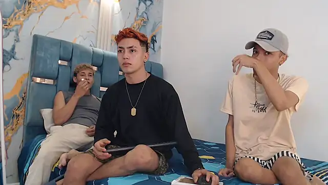 Snapshot of VERY_HOT_GUYS chatting on February 2026 01:17:01 PM VERY HOT GUYS online show from February 2026 01:17:01 PM