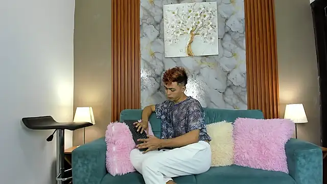 Snapshot of VERY_HOT_GUYS chatting on February 2026 01:19:01 PM VERY HOT GUYS online show from February 2026 01:19:01 PM