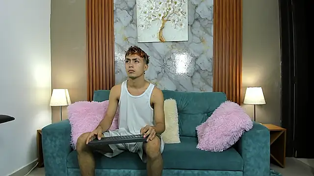 Snapshot of VERY_HOT_GUYS chatting on February 2026 01:18:01 PM VERY HOT GUYS online show from February 2026 01:18:01 PM