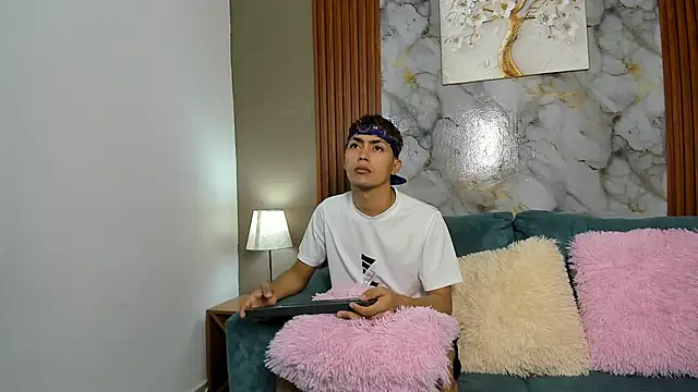 Snapshot of VERY_HOT_GUYS chatting on February 2026 01:23:01 PM VERY HOT GUYS online show from February 2026 01:23:01 PM