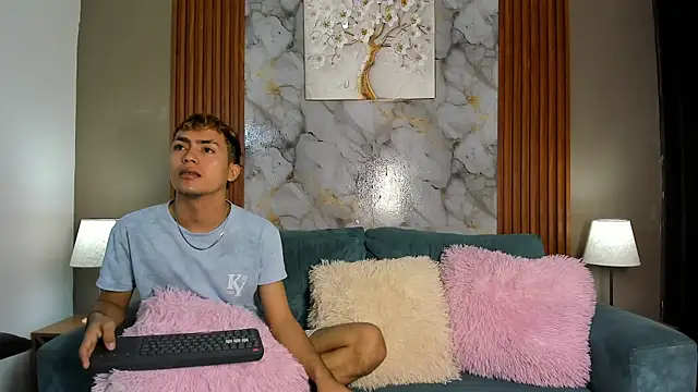 Snapshot of VERY_HOT_GUYS chatting on March 2026 01:18:01 PM VERY HOT GUYS online show from March 2026 01:18:01 PM