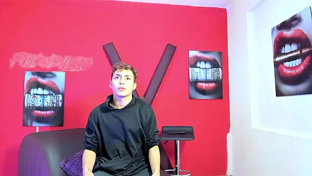 Snapshot of VERY_HOT_GUYS chatting on March 2026 07:07:01 PM VERY HOT GUYS online show from March 2026 07:07:01 PM