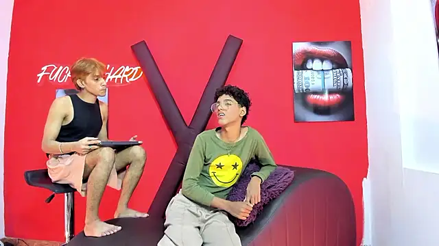 Snapshot of VERY_HOT_GUYS chatting on March 2026 07:39:01 PM VERY HOT GUYS online show from March 2026 07:39:01 PM