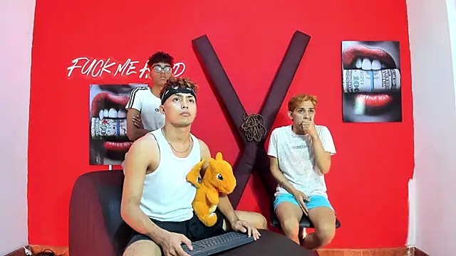 Snapshot of VERY_HOT_GUYS chatting on March 2026 07:40:01 PM VERY HOT GUYS online show from March 2026 07:40:01 PM