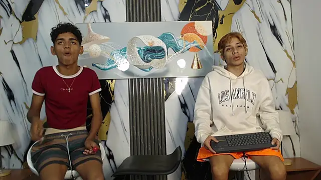 Snapshot of VERY_HOT_GUYS chatting on March 2026 01:20:02 AM VERY HOT GUYS online show from March 2026 01:20:02 AM