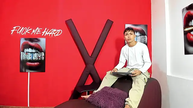 Snapshot of VERY_HOT_GUYS chatting on March 2026 07:13:02 PM VERY HOT GUYS online show from March 2026 07:13:02 PM