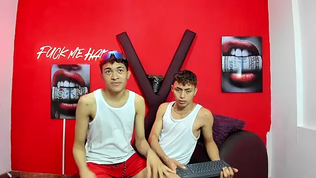 Snapshot of VERY_HOT_GUYS chatting on March 2026 07:13:02 PM VERY HOT GUYS online show from March 2026 07:13:02 PM