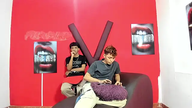 Snapshot of VERY_HOT_GUYS chatting on April 2026 07:18:02 PM VERY HOT GUYS online show from April 2026 07:18:02 PM