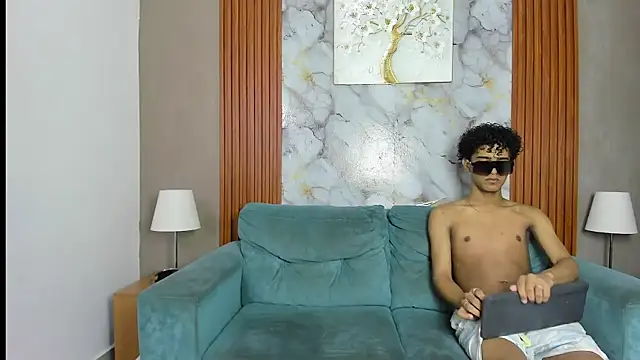 VERY HOT GUYS online show from May 2026 07:17:01 AM
