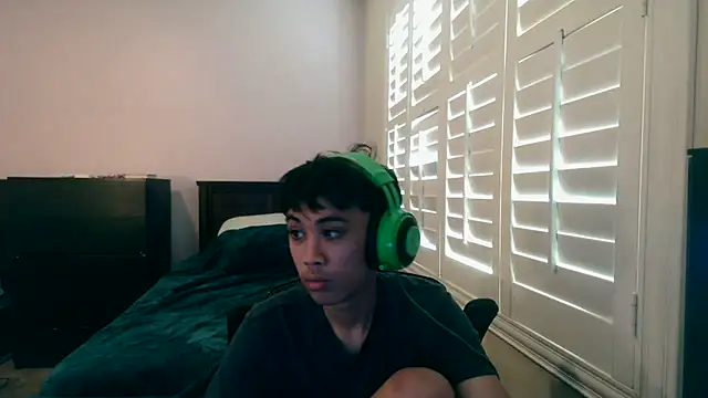 Snapshot of youngasianboy2007 chatting on February 2026 11:10:01 PM youngasianboy2007 online show from February 2026 11:10:01 PM