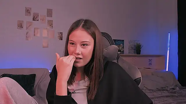 adelle046 online show from October 2025 12:28:02 PM