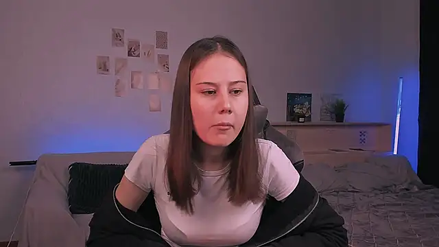 adelle046 online show from October 2025 01:23:01 PM