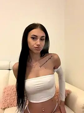 Snapshot of ilariea_girl chatting on October 2025 10:21:01 PM ilariea girl online show from October 2025 10:21:01 PM