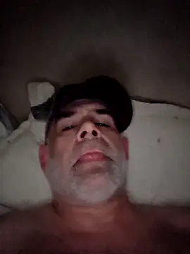 Snapshot of DeeBestEver chatting on November 2025 07:57:01 PM DeeBestEver online show from November 2025 07:57:01 PM