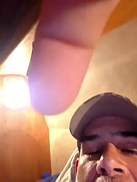 Snapshot of DeeBestEver chatting on November 2025 08:48:02 AM DeeBestEver online show from November 2025 08:48:02 AM