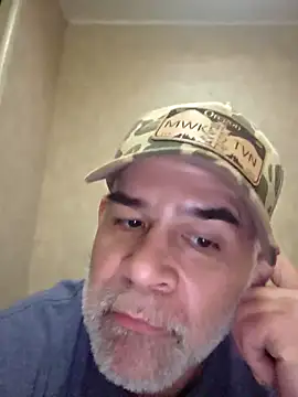 Snapshot of DeeBestEver chatting on December 2025 06:36:01 PM DeeBestEver online show from December 2025 06:36:01 PM