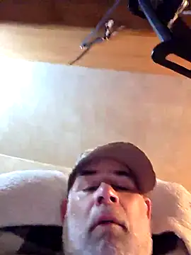 Snapshot of DeeBestEver chatting on December 2025 01:24:02 AM DeeBestEver online show from December 2025 01:24:02 AM