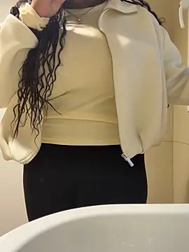 Snapshot of nanaisbackk chatting on December 2025 11:27:02 AM nanaisbackk online show from December 2025 11:27:02 AM