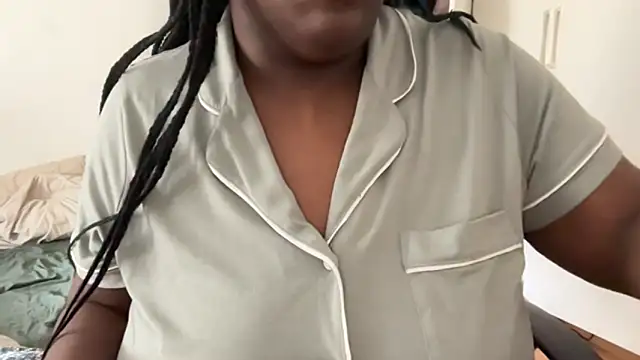 Snapshot of nanaisbackk chatting on April 2026 12:35:01 PM nanaisbackk online show from April 2026 12:35:01 PM