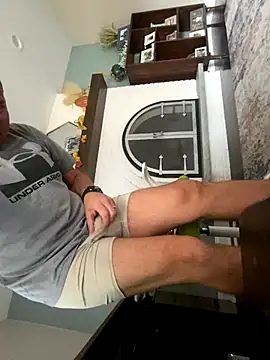 Snapshot of daddyshark83 chatting on November 2025 03:22:01 PM daddyshark83 online show from November 2025 03:22:01 PM