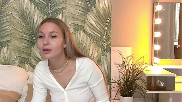 Snapshot of AnySlim chatting on October 2025 12:03:02 PM AnySlim online show from October 2025 12:03:02 PM