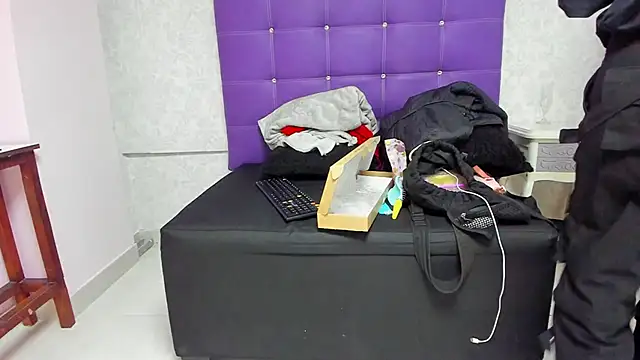 LeaMoreau22 online show from November 2025 11:44:02 AM