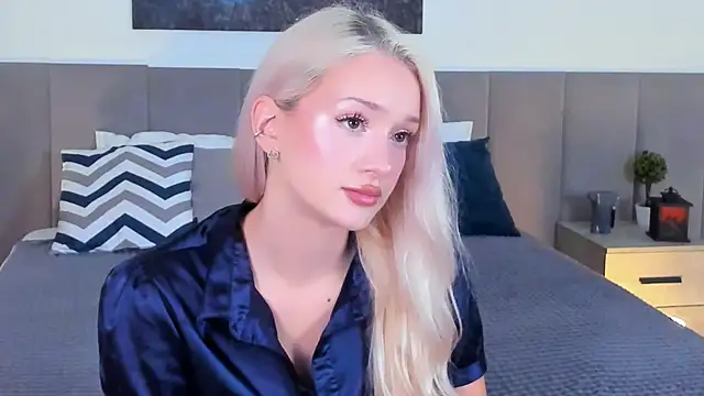 SugarWhisper online show from October 2025 03:43:01 PM