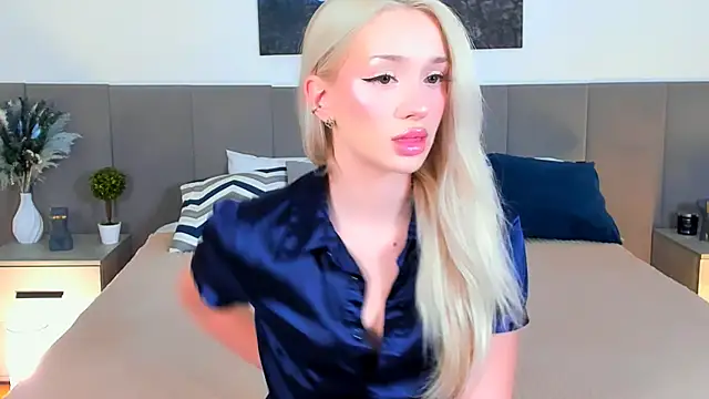 SugarWhisper online show from November 2025 04:10:02 PM