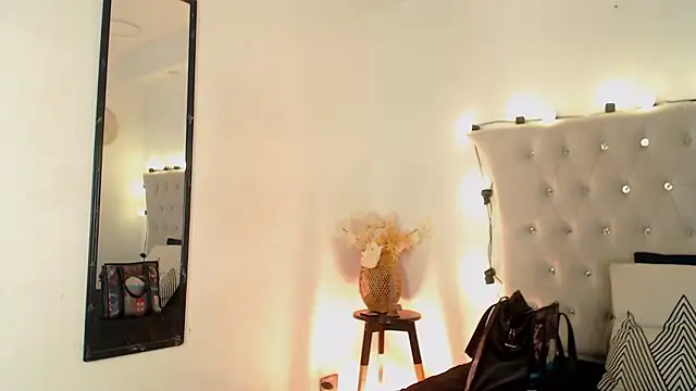 Snapshot of GloryShine chatting on January 2026 12:54:01 PM GloryShine online show from January 2026 12:54:01 PM