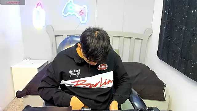 StiwenTwink online show from November 2025 02:02:01 PM